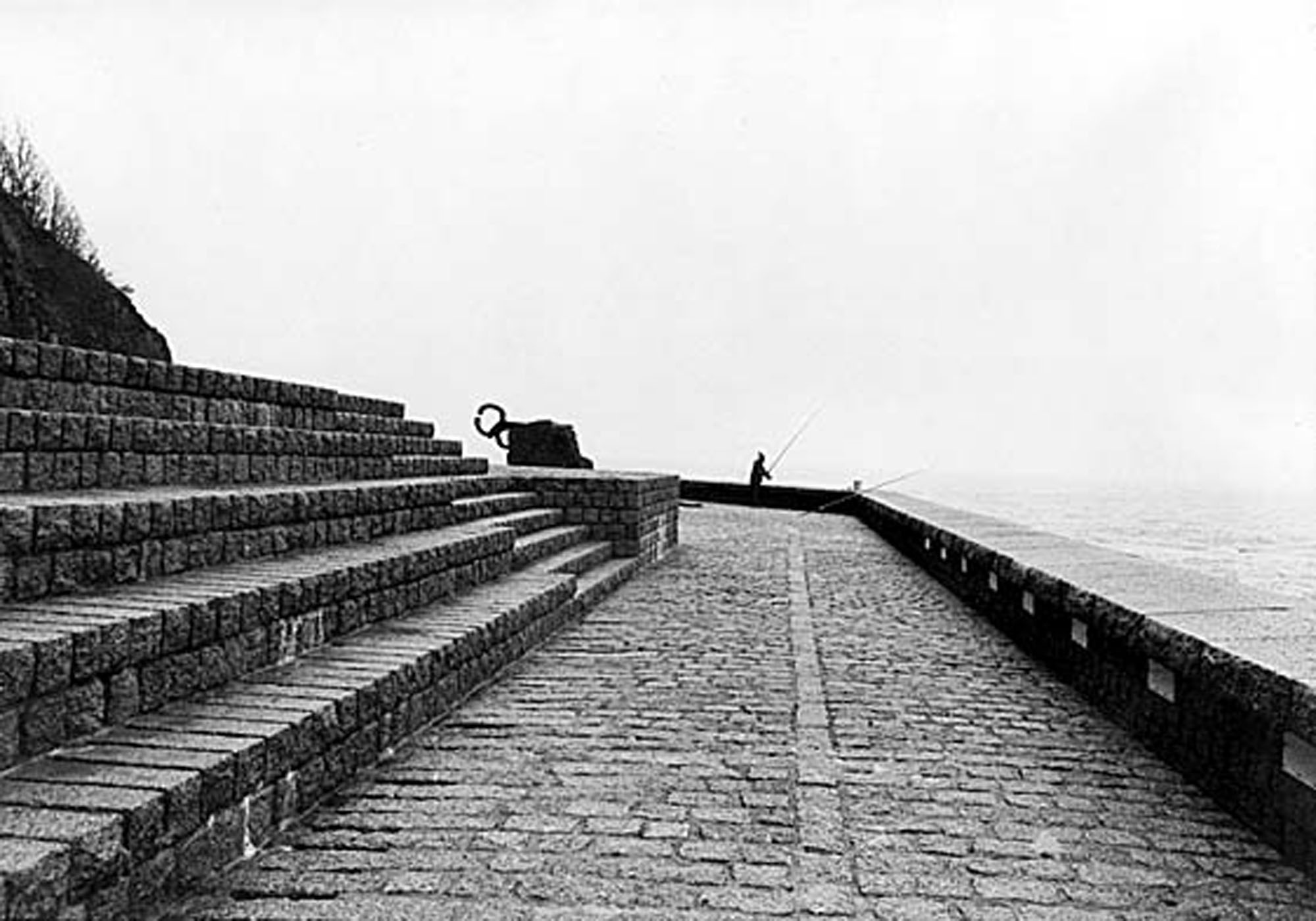 Luis Pe A Ganchegui Eduardo Chillida El Peine Del Viento Hic