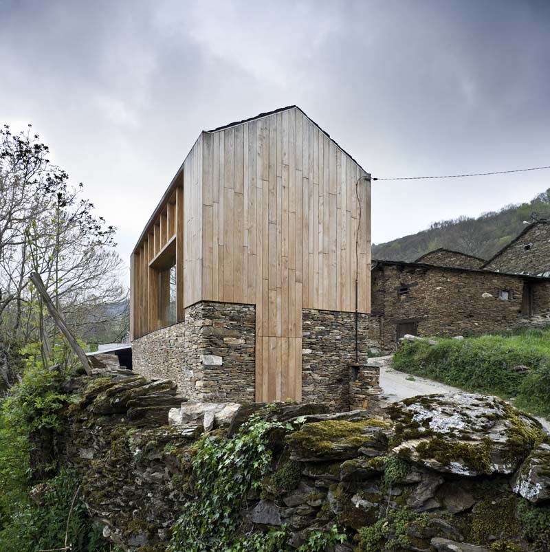 Carlos Quintáns > Casa en Paderne