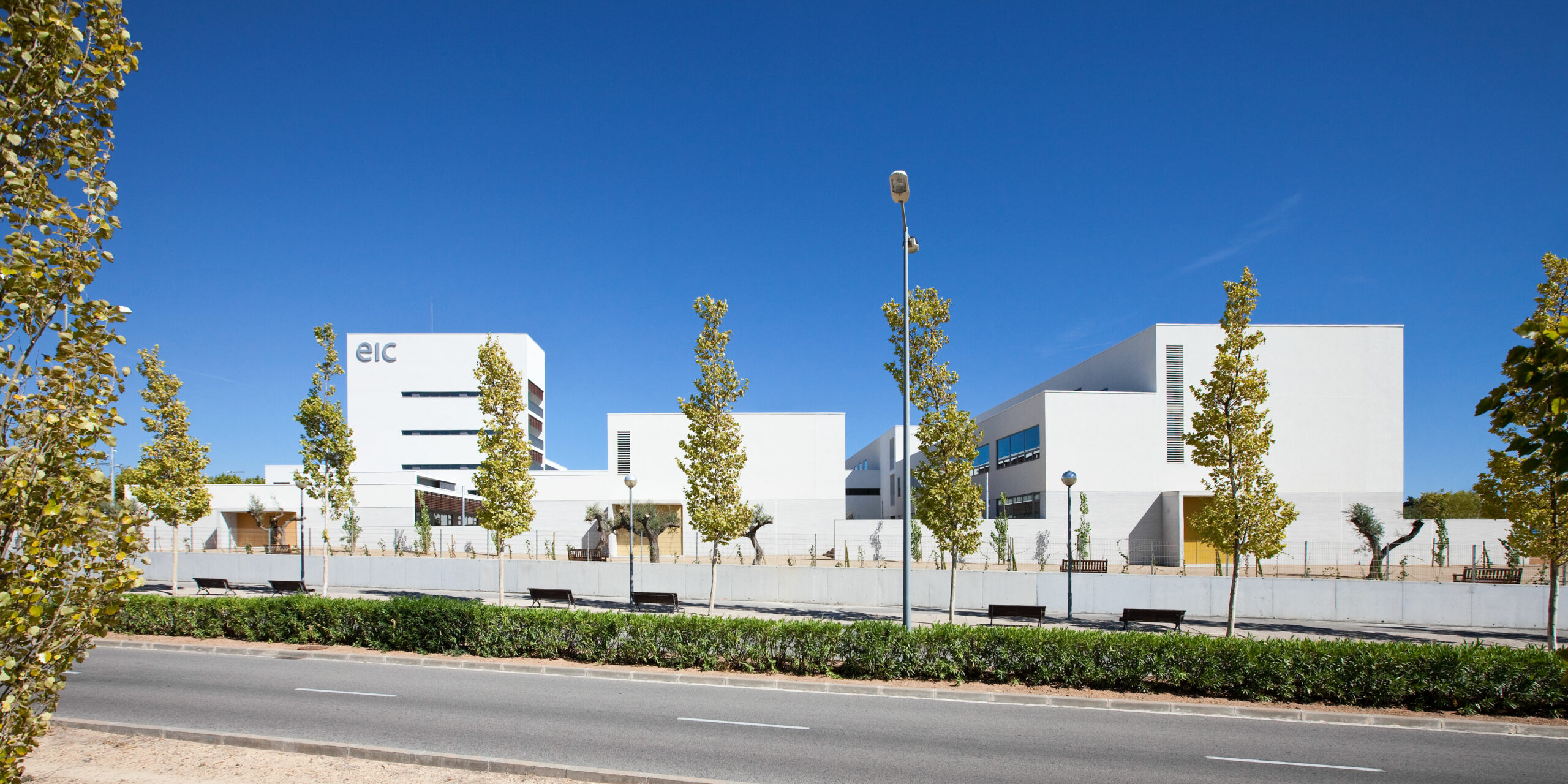 Josep Benedito + Gaspar Costa + Jordi Adell + Mariona Benedito > Escola Internacional del Camp