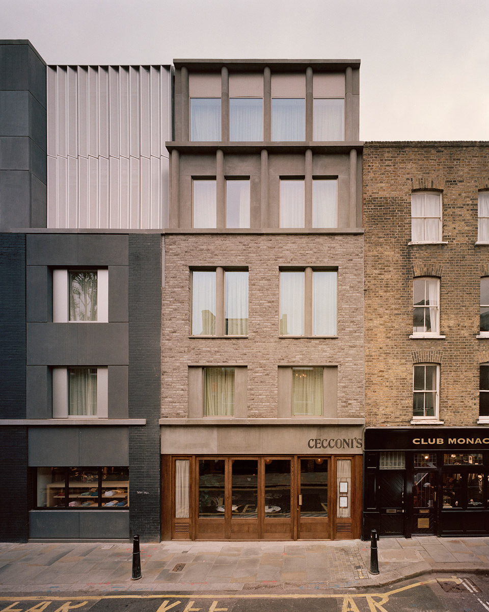 31/44 Architects > 1519 Redchurch Townhouse