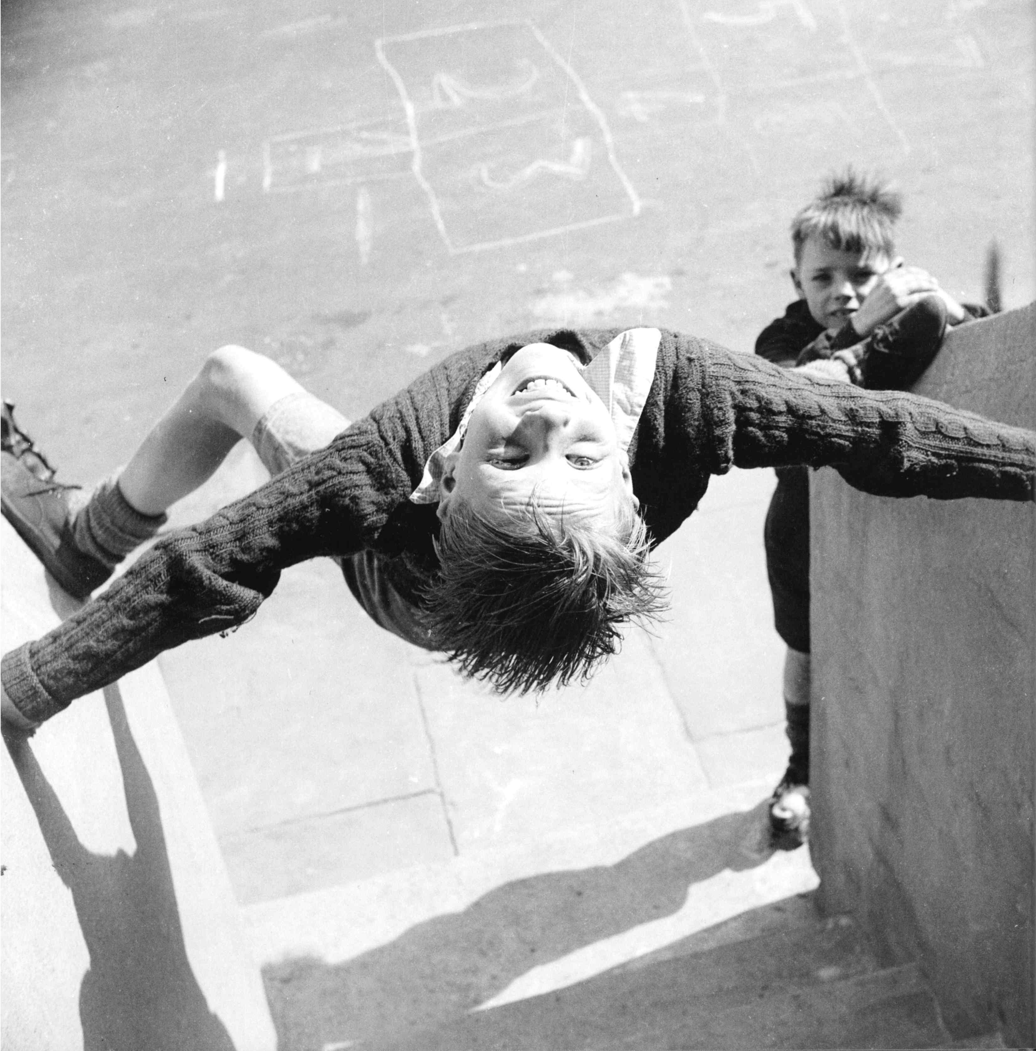 Nigel Henderson > Streets