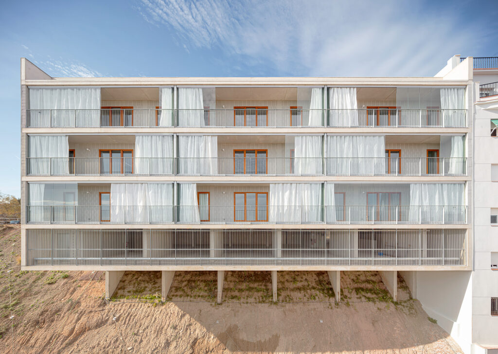 dataAE + Xavier Vendrell Studio > Turó del Sastre Social Housing HIC