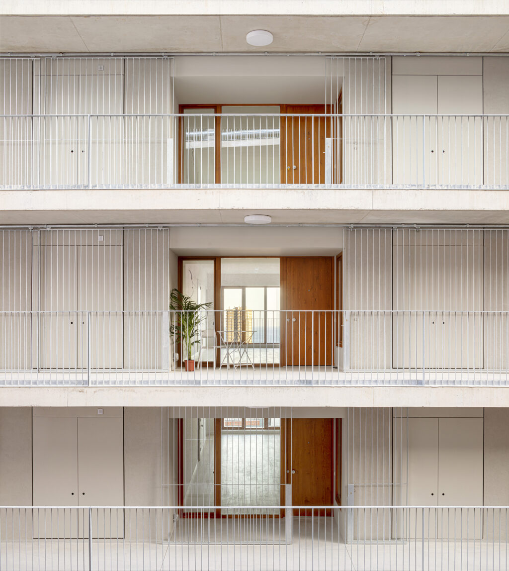 dataAE + Xavier Vendrell Studio > Turó del Sastre Social Housing HIC