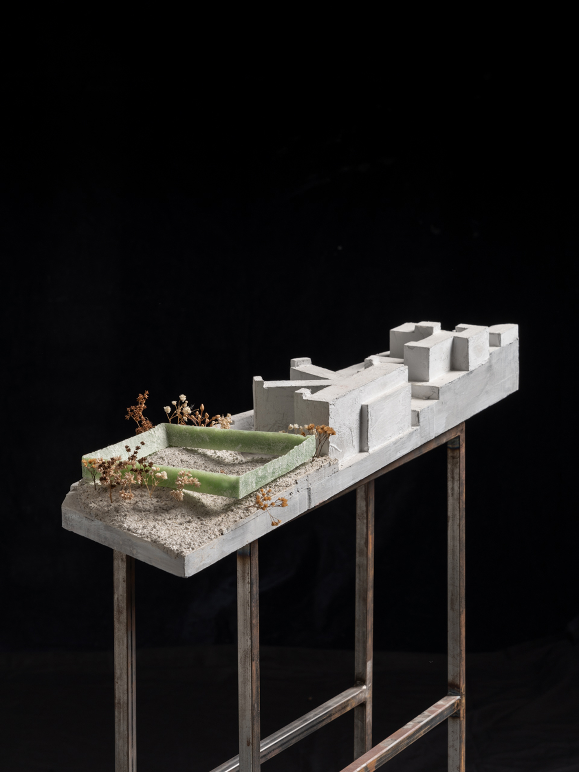 Valeria Russo > Flying courtyard