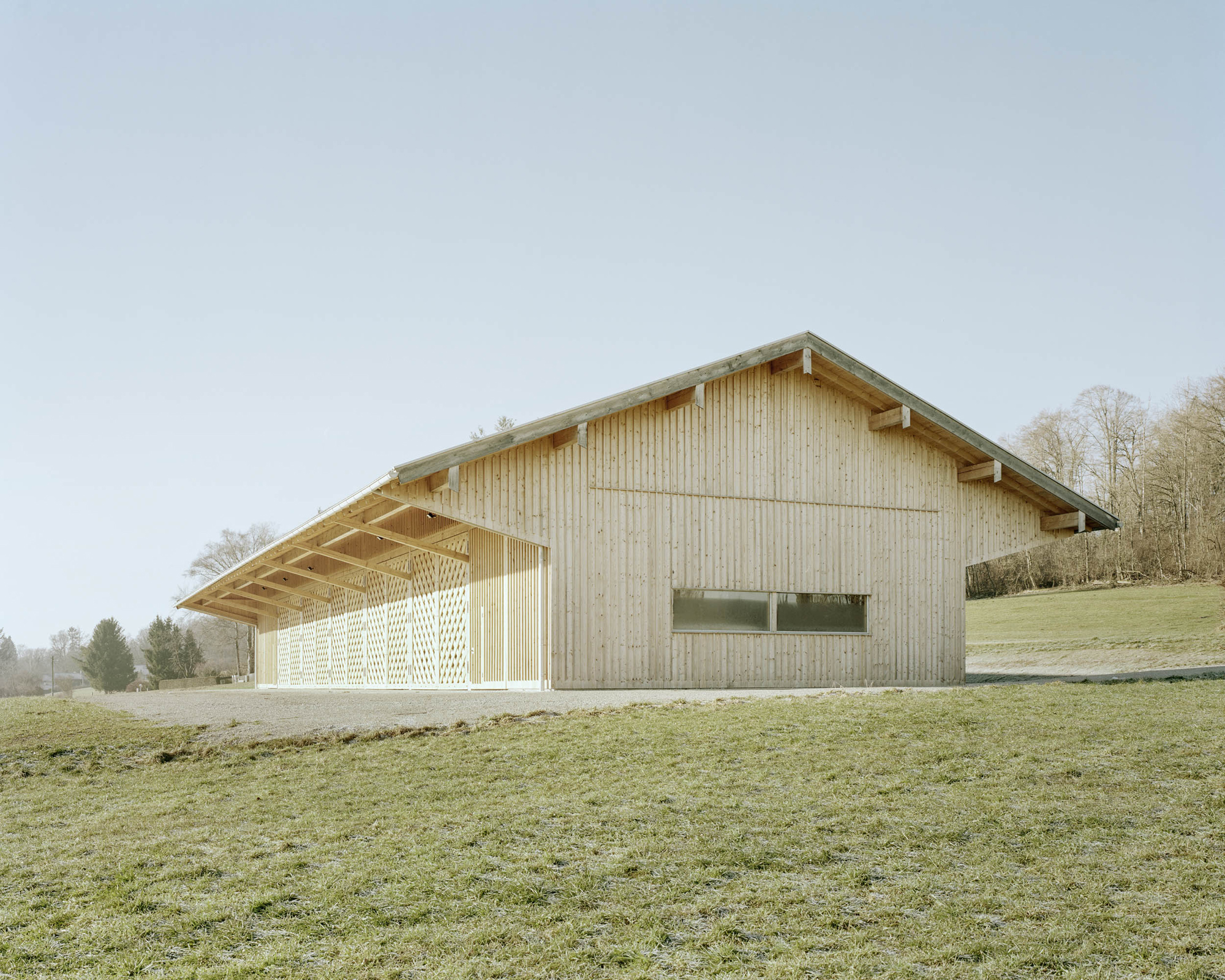 Florian Nagler Architekten > Maschinenhallen in Irschenhausen