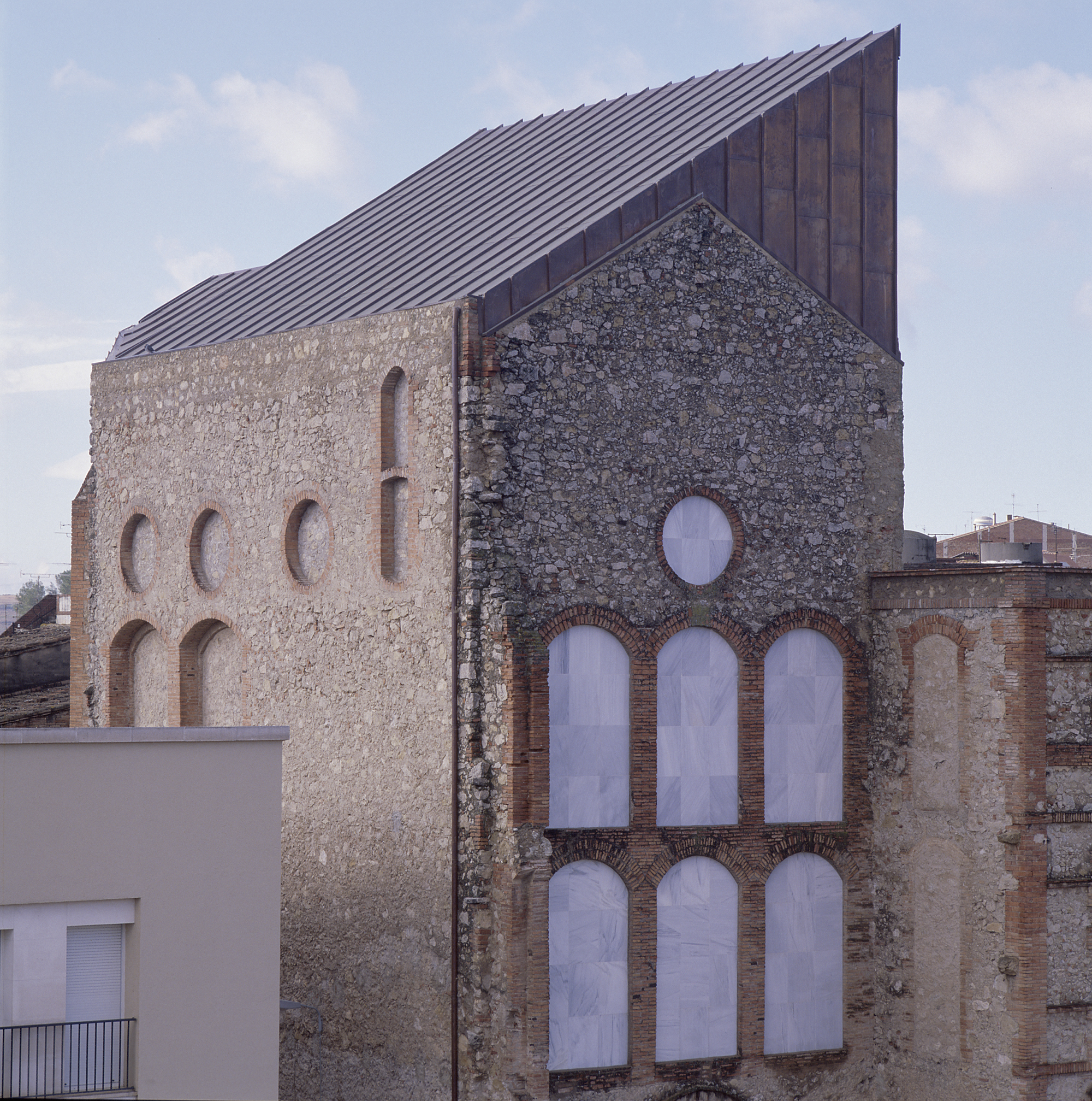 Jordi Garcés + Enric Sòria > Rehabilitación Capilla Hospital para Escuela de Pintura Mural