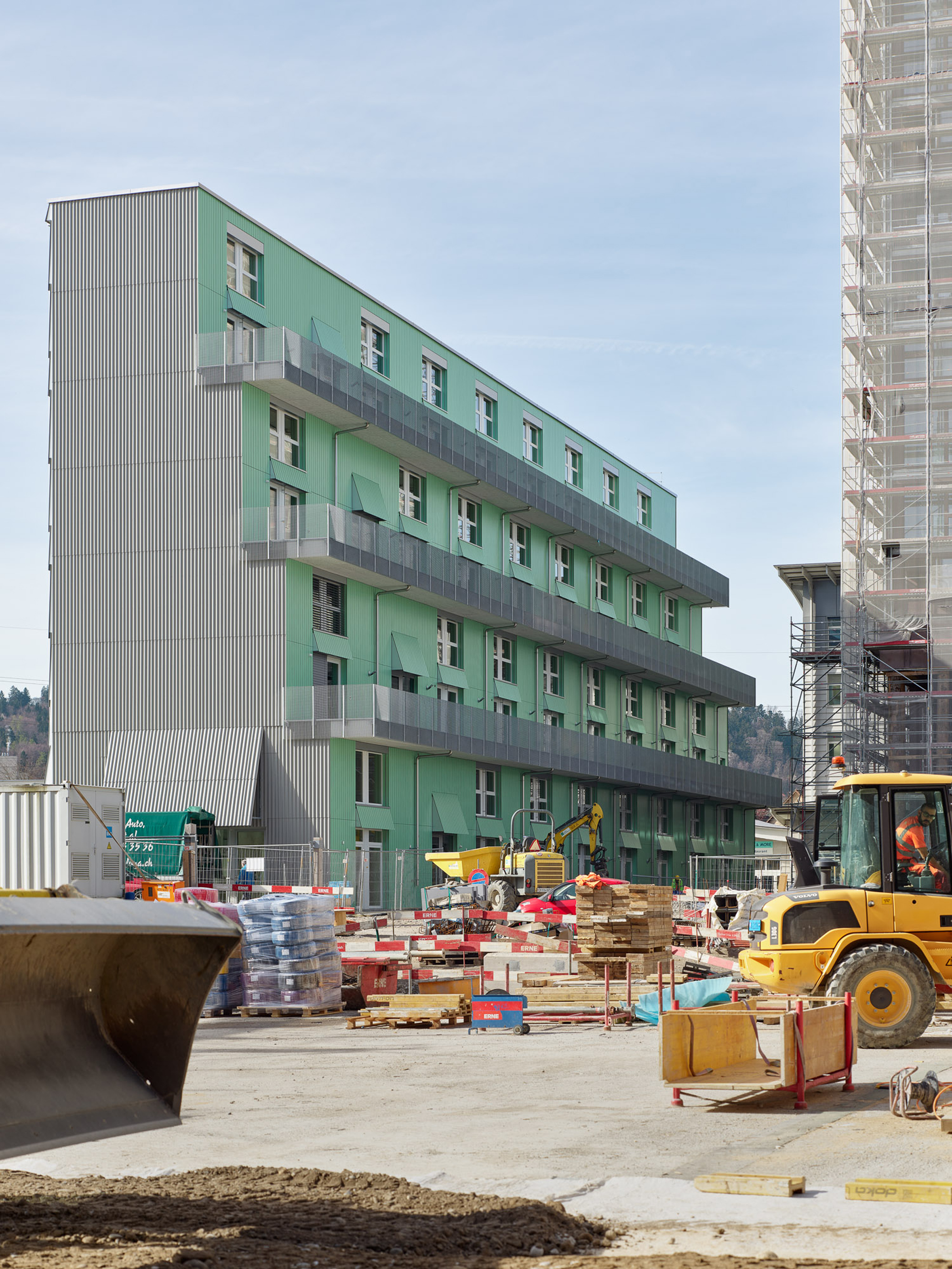Lütjens Padmanabhan > Zwhatt Longitudinal Residential Building