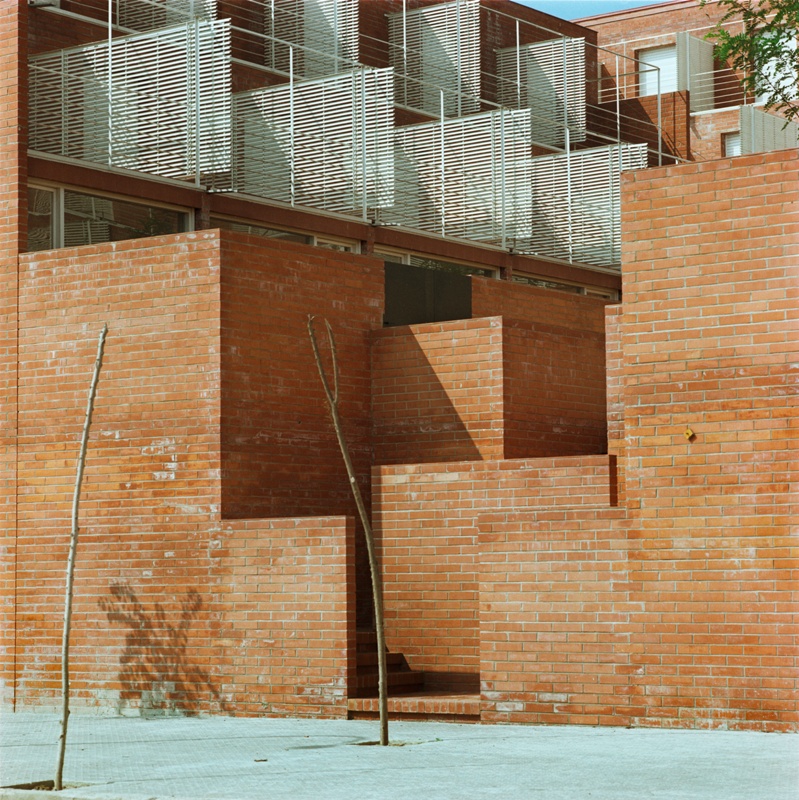Elias Torres & Martínez Lapeña + Lluís Cantallops > Viviendas Sociales en Canovelles